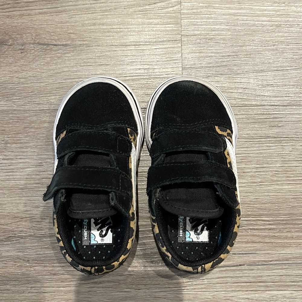 Toddler Vans size 6 with cheetah print and Velcro straps. Comfy Cush soles.